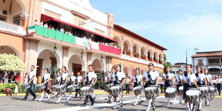 Saldo blanco en festejos patrios en Apatzingán