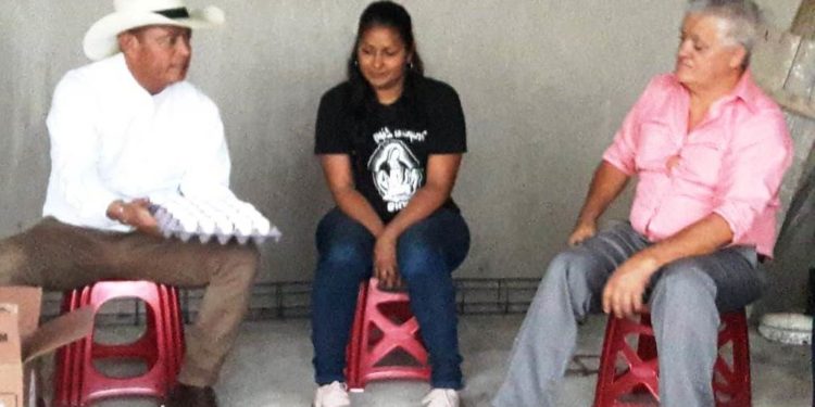 Col. El Centenario reconoce gestión social de Arvízu Cisneros