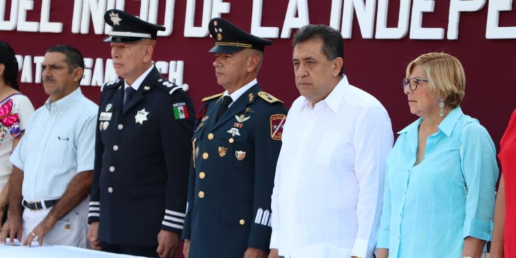 Desfile Cívico- Militar fue presenciado por miles de apatzinguenses