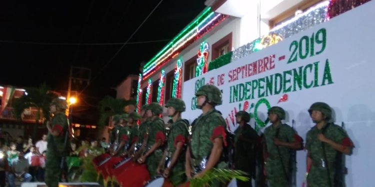 Sin incidentes concluyen ceremonias del Grito de Independencia en Michoacán