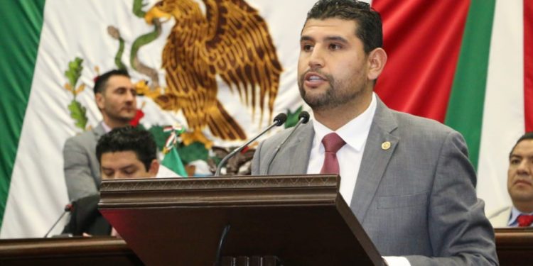 Tipificar abandono de adultos mayores propone Octavio Ocampo