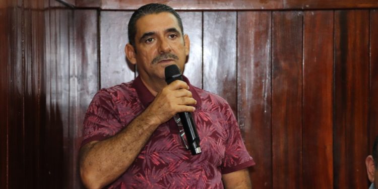 Invitan a jóvenes de Apatzingán a tramitar la cartilla del SMN