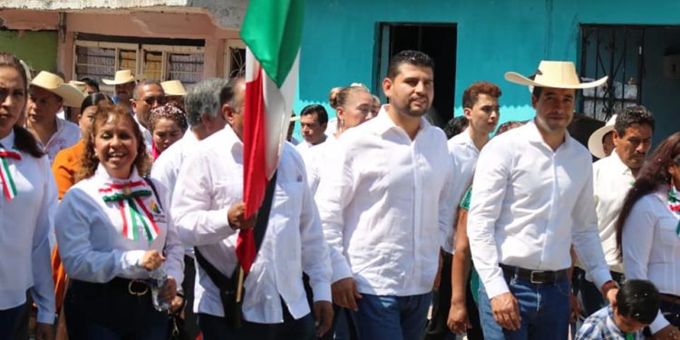 Octavio Ocampo participa en actividades conmemorativas por la Guerra de la Independencia en Jungapeo