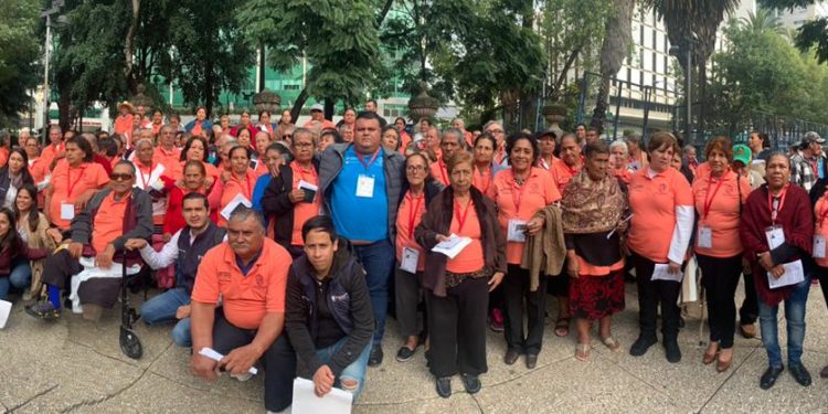 Nuevo grupo de Palomas Mensajeras de Apatzingán obtienen visa