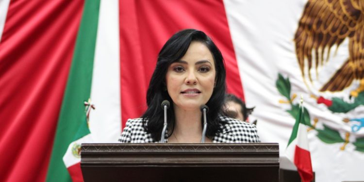 Las leyes deben garantizar libertades, división de poderes y respeto: Adriana Hernández