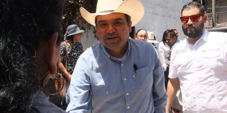 Tony Martínez lleva las caravanas de la salud a Irimbo e Hidalgo