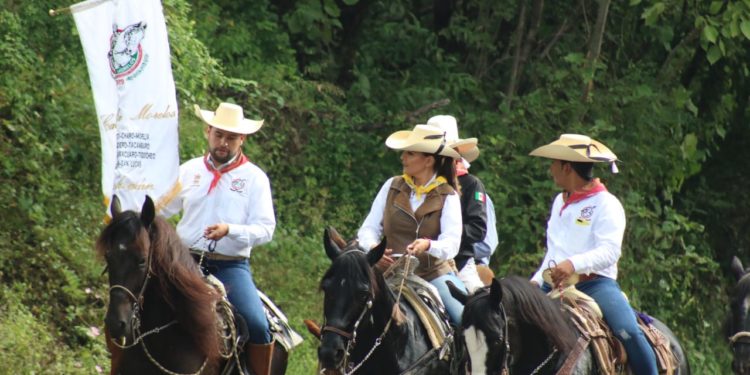A honrar la memoria de Morelos convoca Octavio Ocampo al participar en Cabalgata del Generalísimo