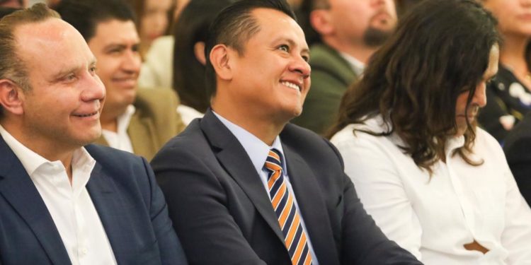 Por ley, se acabaron privilegios y sueldazos de funcionarios: Torres Piña