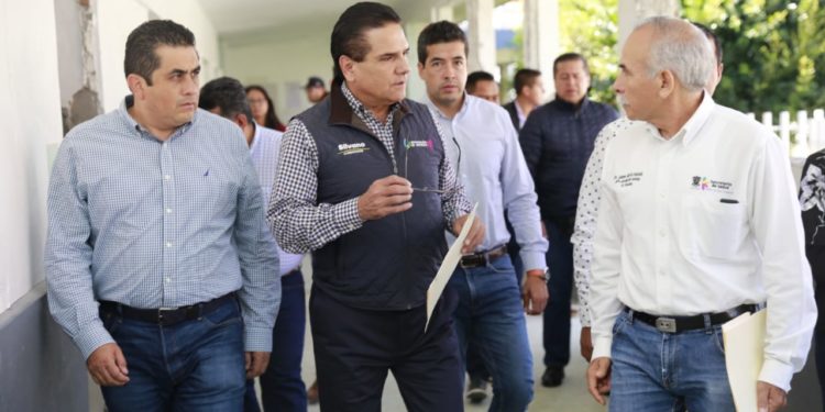 Inicia Gobernador trabajos de ampliación y modernización del Centro de Salud de Zitácuaro
