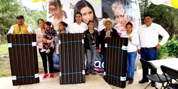 Araceli Saucedo entrega apoyos para reparación de viviendas en Distrito de Pátzcuaro