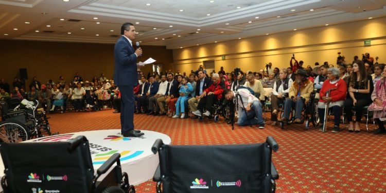 Arranca Silvano Aureoles campaña de vacunación invernal contra influenza