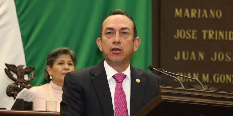 Sancionar a notarios que incurran en malas prácticas propone Antonio Soto