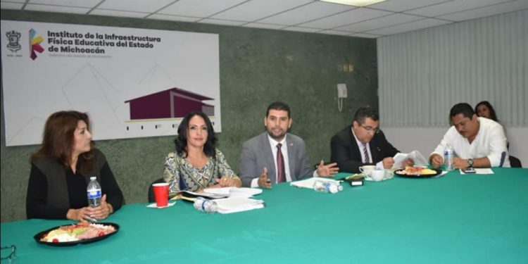 Octavio Ocampo se reúne con autoridades y representación Sindical del IIFEEM