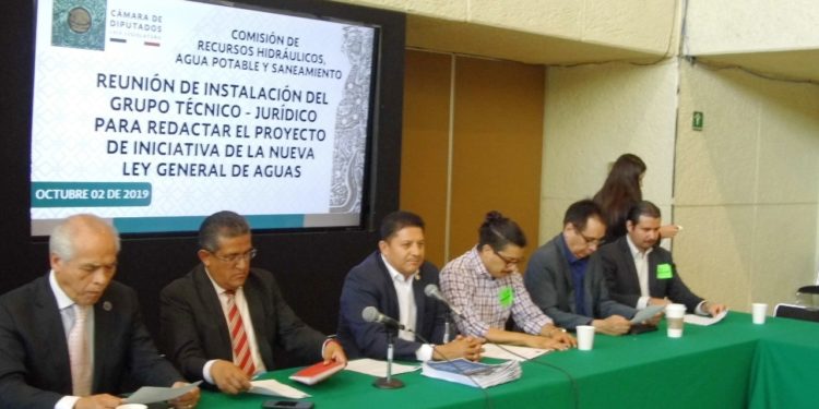Instalan el grupo técnico-jurídico para redactar el proyecto de iniciativa de la nueva Ley General de Aguas; Flores Anguiano