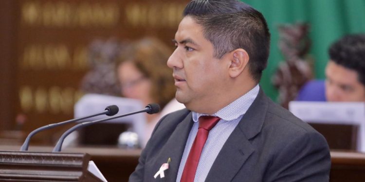 Impulsa Francisco Cedillo de Jesús el lenguaje de señas en el congreso michoacano