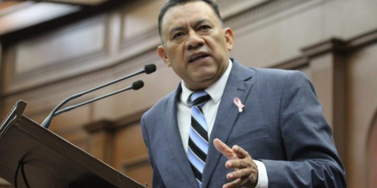 Promueve Fermín Bernabé despolitización de Registro Civil