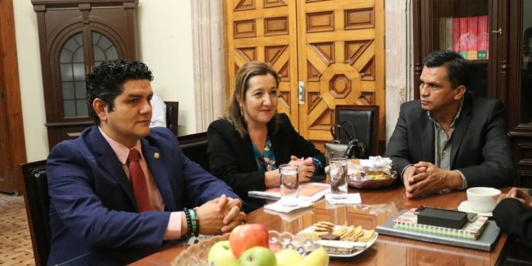 Recibe Poder Legislativo a alcaldesa española en el Congreso del Estado