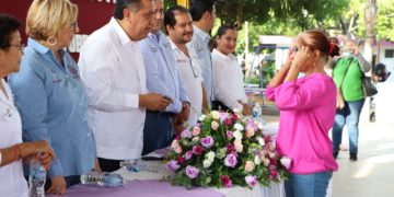 Entregan lentes y aparatos auditivos a personas con discapacidad en Apatzingán