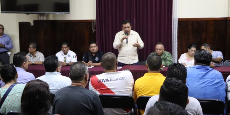 En Apatzingán afinan detalles del desfile del 22 de octubre