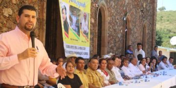 Octavio Ocampo participa en inauguración de obras de infraestructura educativa en Jungapeo