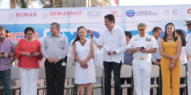Celebra Michoacán la 25 Expo Tortuga Marina, en Playa Azul