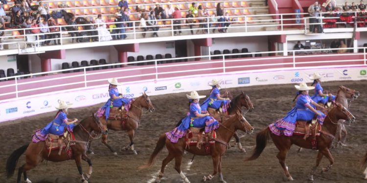 Deslumbran escaramuzas en Campeonato Nacional Charro en Michoacán