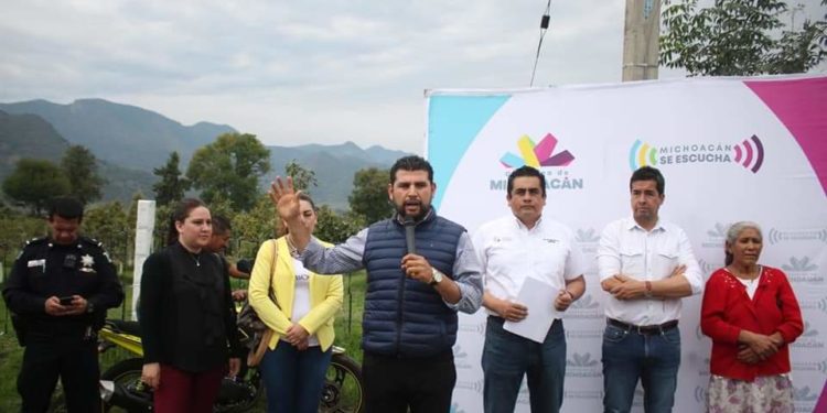 Octavio Ocampo realiza gira de trabajo en Tuxpan y se reúne con autoridades auxiliares