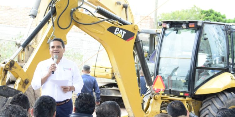 Entrega Silvano Aureoles 40 mdp en obras para La Piedad