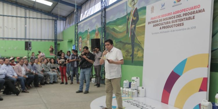Federación entrega pagos a productores michoacanos por seguro catastrófico