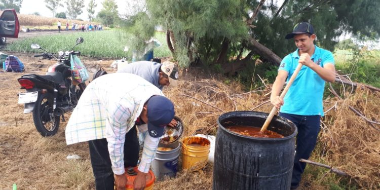 Capacita Sedrua a productores, para incorporar materia orgánica a suelos