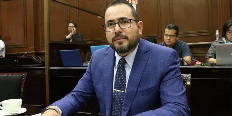 Es necesario trascender prejuicios y miedos para atención oportuna de la próstata: Humberto González