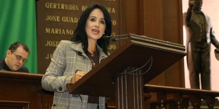 Descanso paternal criterio de equidad que debe ser previsto en la Ley: Lucila Martínez