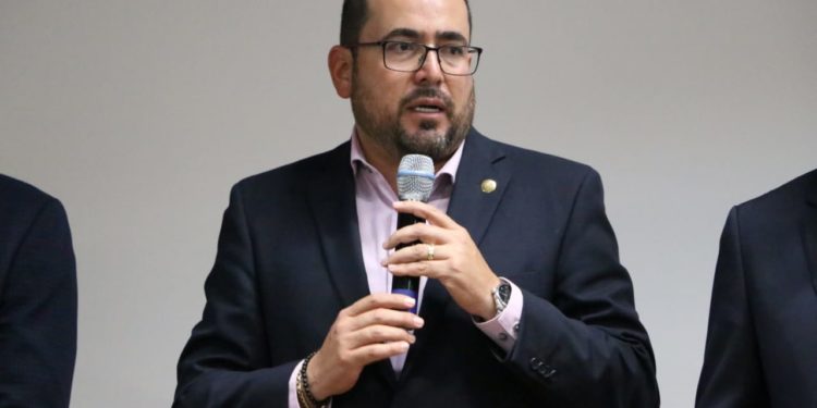 Gobierno Federal debe asumir de manera plena e integral la defensa de las mujeres: Humberto González