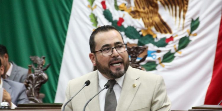 Humberto González demanda a Congreso de la Unión y Federación recursos para la red carretera