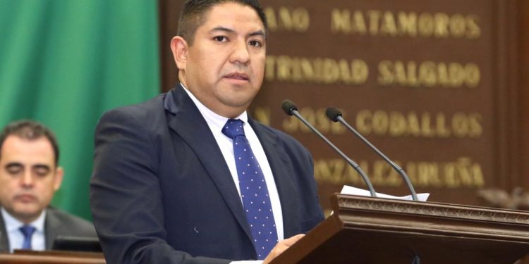 Francisco Cedillo se pronuncia a favor de la Revocación de Mandato