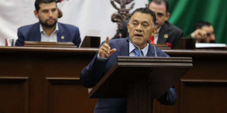 Fermín Bernabé sienta bases constitucionales en materia de paridad