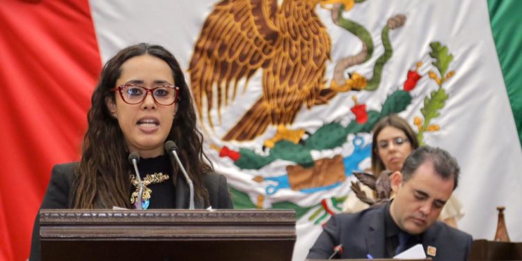 Padres que no impulsen la educación de sus hijos, que no gocen de programas gubernamentales, propone Tere Mora