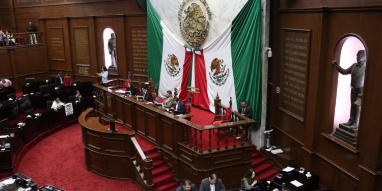Aprueban diputados exhorto al titular de FIRA para que respete el sindicalismo.