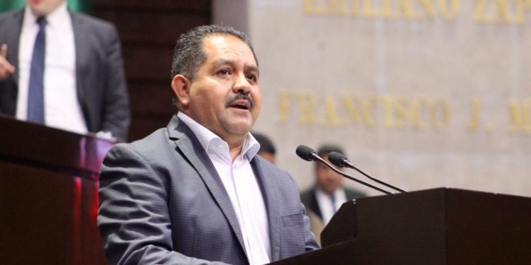 Lupillo Aguilera demanda justa distribución de recursos para estados y municipios