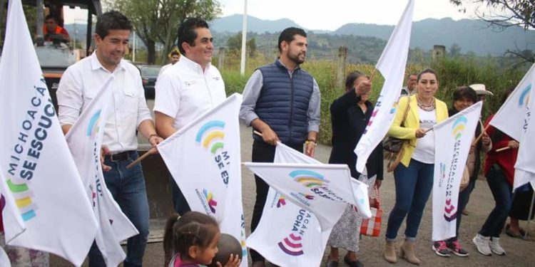 Octavio Ocampo realiza gira de trabajo en Tuxpan y se reúne con autoridades auxiliares