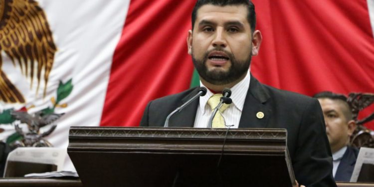 Octavio Ocampo propone entregar el Premio Estatal anual al Mérito Forestal