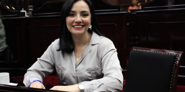 Impulsará Adriana Hernández reformas en beneficio de las personas con discapacidad