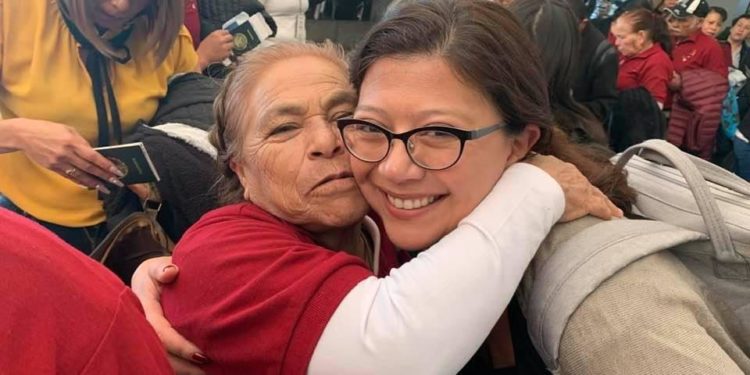 Acompaña Karina Villa a 20 Palomas Mensajeras de Acuitzio, a su reencuentro con seres queridos en EU