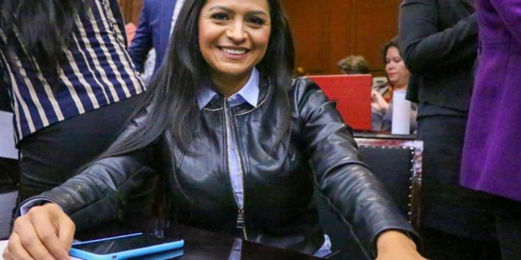 En protección a nuestros migrantes, México debe dejar de doblar las manos: Araceli Saucedo