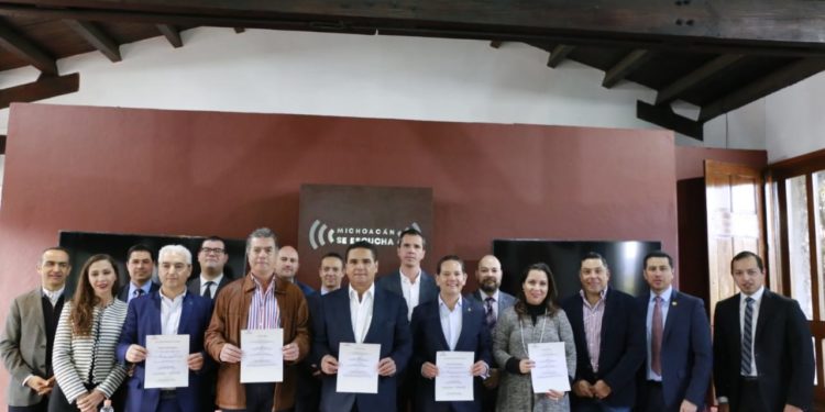 Firman Silvano Aureoles y empresarios acuerdo para crear fideicomiso por la seguridad