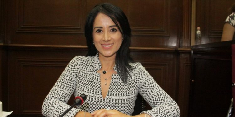 Profesionistas podrán tramitar su cédula profesional en Michoacán: Lucila Martínez