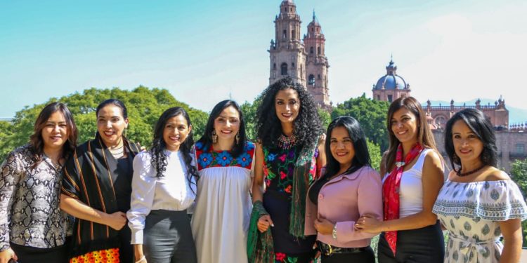 Araceli Saucedo propone crear parlamento de mujeres en Michoacán