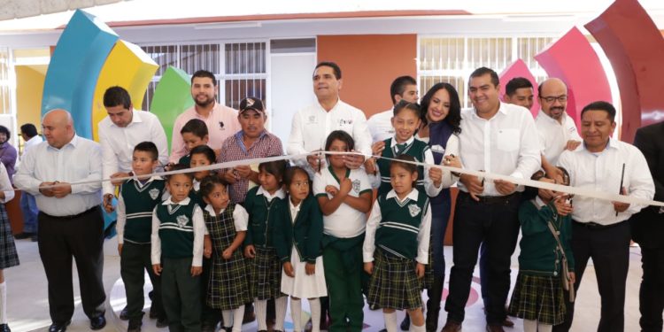 Recibe comunidad de Zirahuato escuela nueva