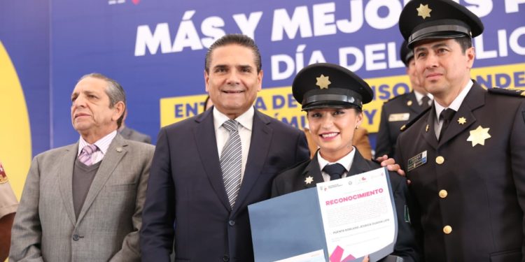 Reconoce Gobernador a las y los policías de Michoacán