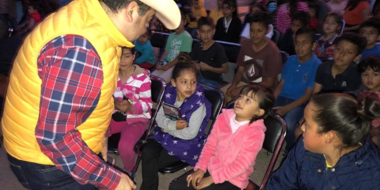 Tony Martínez pone en marcha Cine Móvil en Distrito de Hidalgo